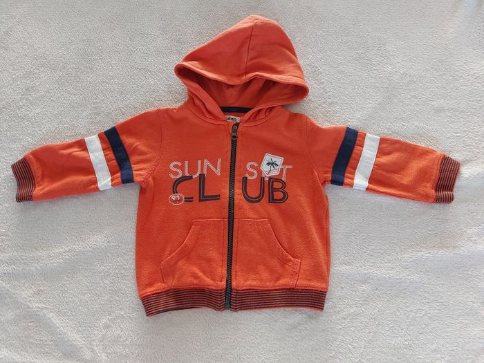 Veste à capuche zippée orange 18 mois