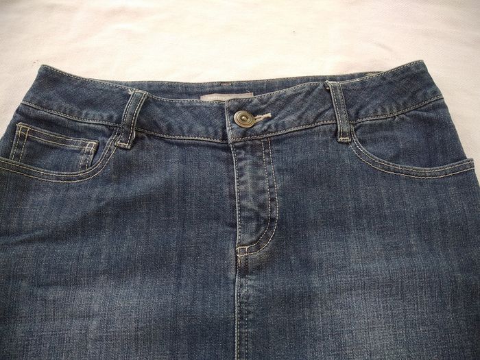 Jupe droite en jean - photo numéro 2