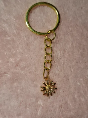 Porte-clés fleur en métal doré