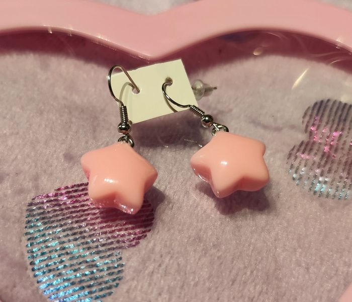 Petites étoiles 3D roses plastique en boucles d'oreilles