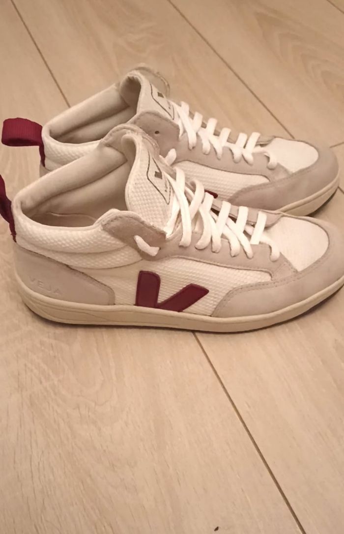 Paire de baskets Veja chic, confortable et en véritable cuir, pointure 38 en très bon état. - photo numéro 3