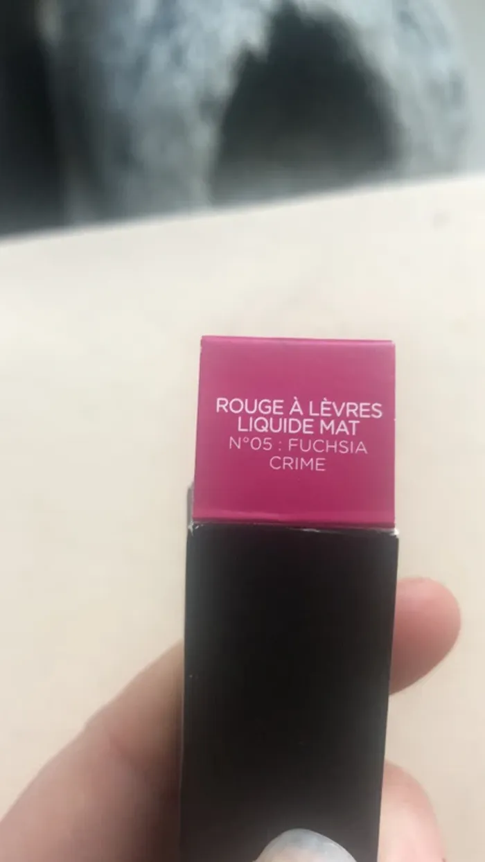 Rouge à lèvre liquide mat fuchsia - photo numéro 4