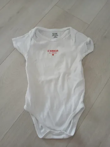 Body manche courte taille 36 mois