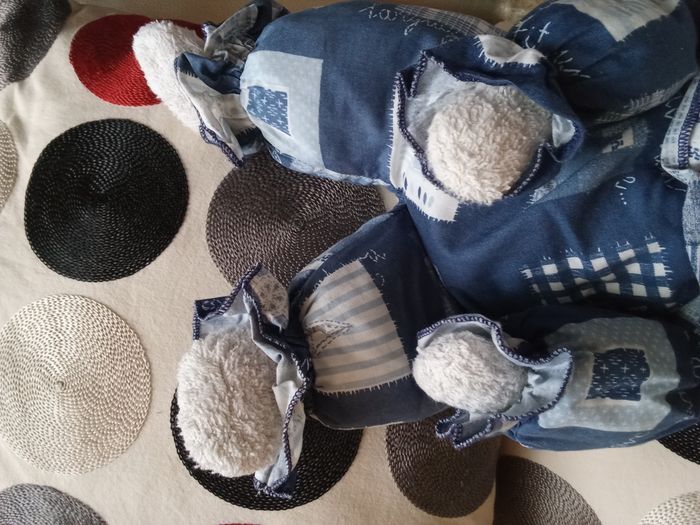 Doudou ours blanc bleu marine Minouche vintage d'occasion ancien 30 ans  marin marine mer yeux noirs durs plastique nez dur  tissu éponge tissu bouclettes carré carreaux imprimé  thème mer ancre  peluche ancien matelot - photo numéro 8