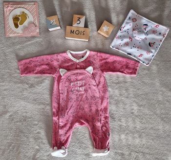 Grenouillère velours fuschia "chat" Sucre d'Orge 3M (TBE)