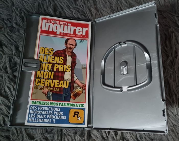 Boîte vide de jeu avec livret et poster GTA Vice City Stories PSP - photo numéro 2
