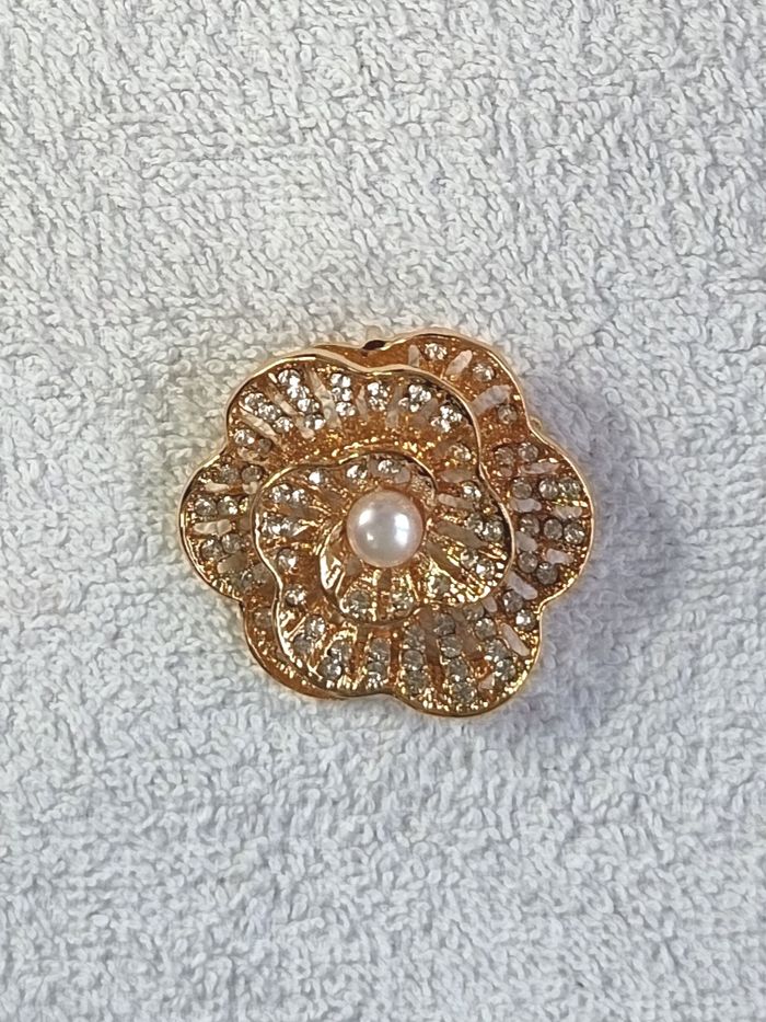 bijou broche / pendentif fleur NEUF - photo numéro 4