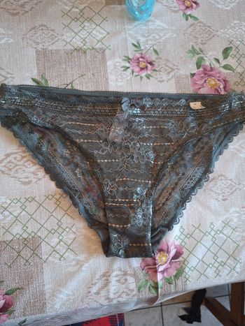 Culotte à dentelle irisée vert argenté