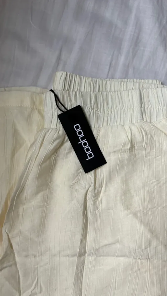 Pantalon large crème taille M femme Boohoo - photo numéro 2