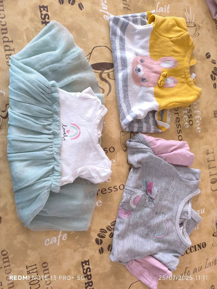Lot vêtements fille 1 mois - photo numéro 3