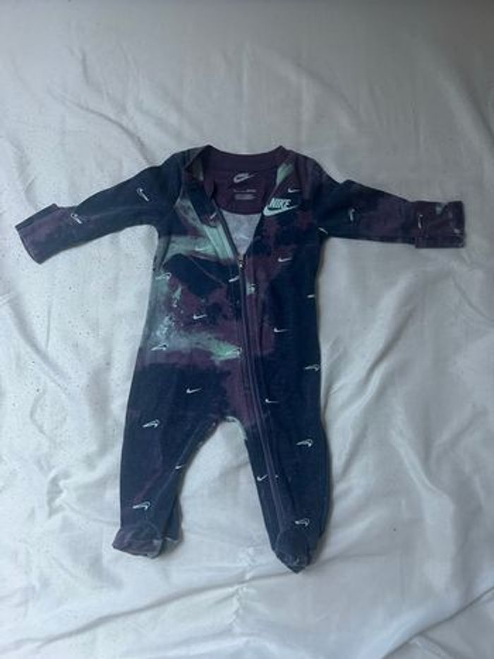 Combinaison Nike violet 3 mois - photo numéro 3