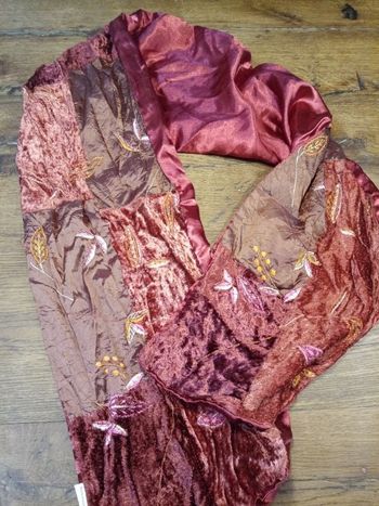 Écharpe étole brodée