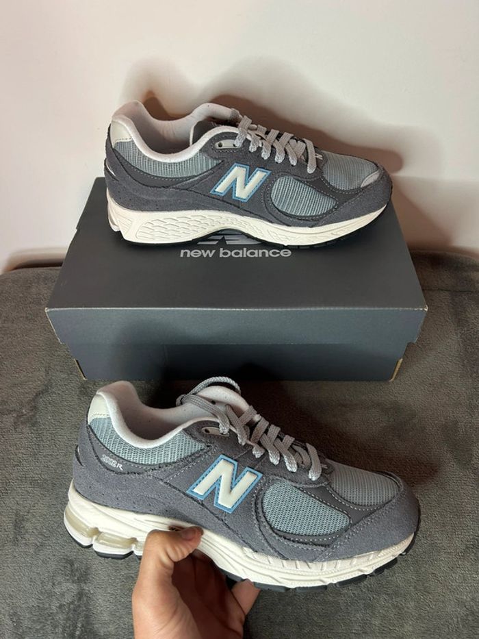 New Balance M2002 Bleu/Blanc - Taille 39.5, Top Confort & Style - photo numéro 2