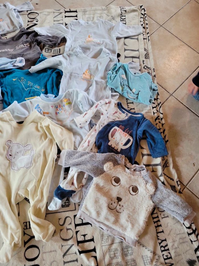 Lot de pyjamas 6 mois - photo numéro 2