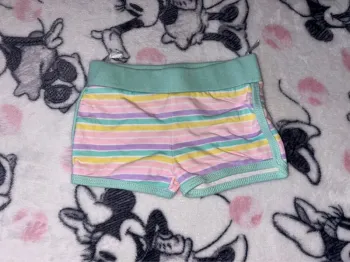 Short fille