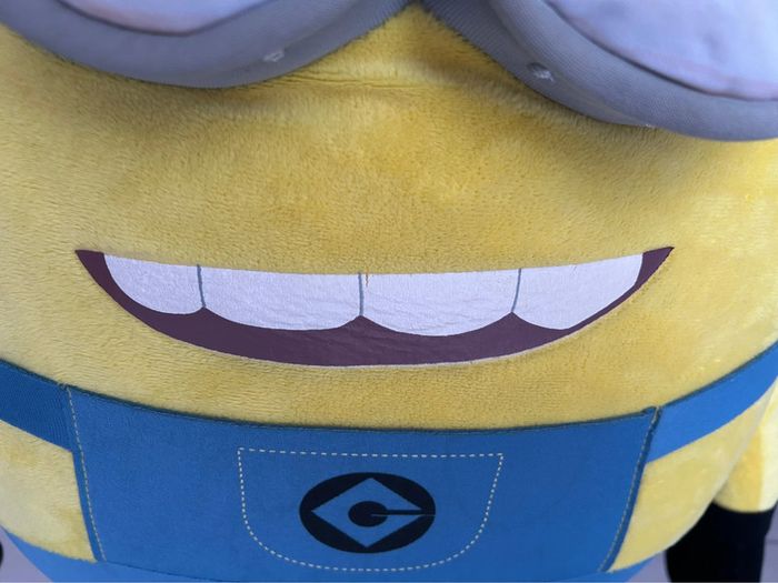 Grosse peluche minion - photo numéro 3