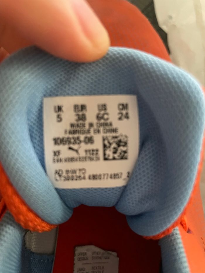 Chaussures de foot taille 38 - photo numéro 4