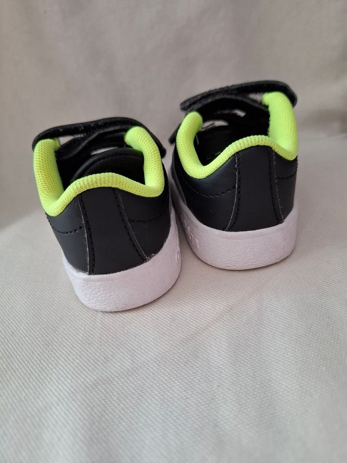 Basket adidas  bebe - photo numéro 3