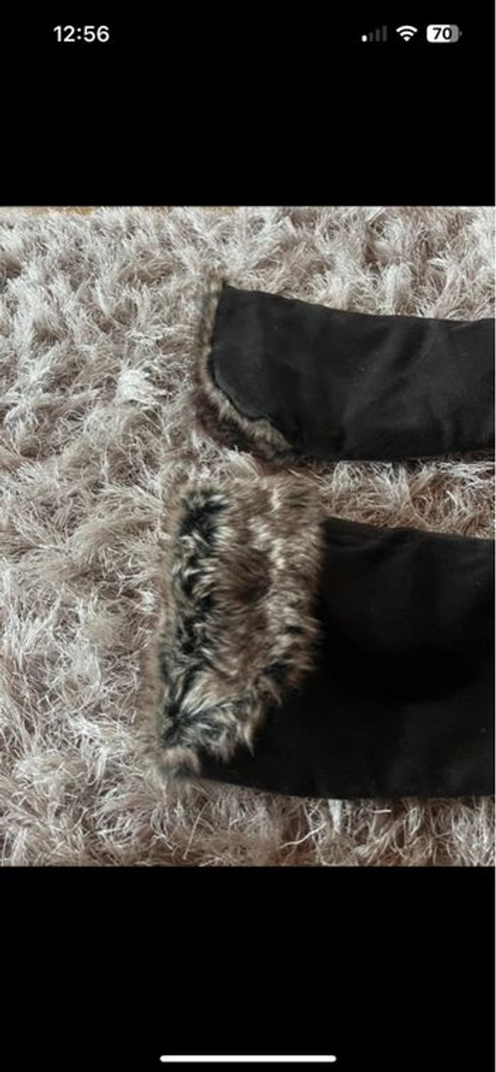 Bottes noires plates  à fourrure - photo numéro 4