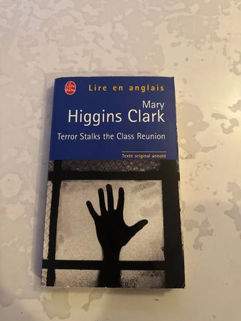 Livre terror stalks the class reunion - lire en anglais - mary Higgins Clark
