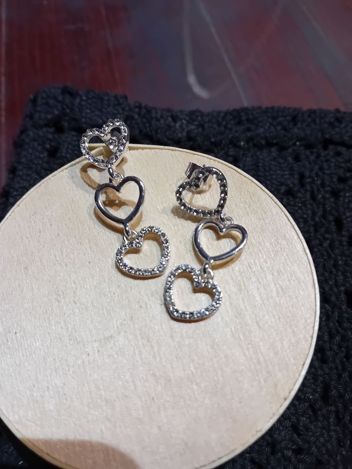 Très jolie boucles d'oreilles jamais porté - photo numéro 3