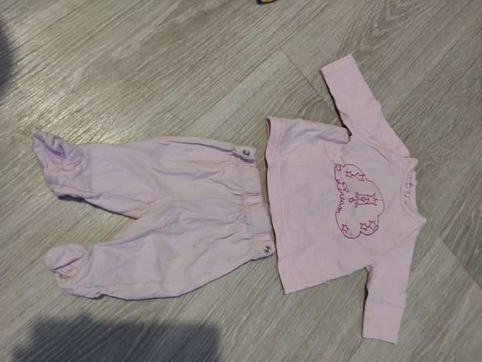 Pyjama 2 pièces taille 1 mois