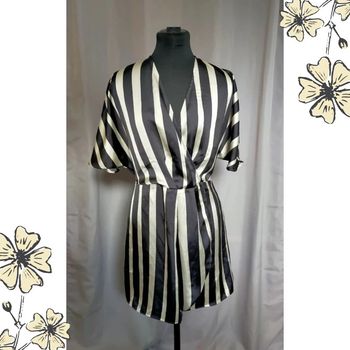 Robe courte H&M à rayures noires et blanches – Taille M