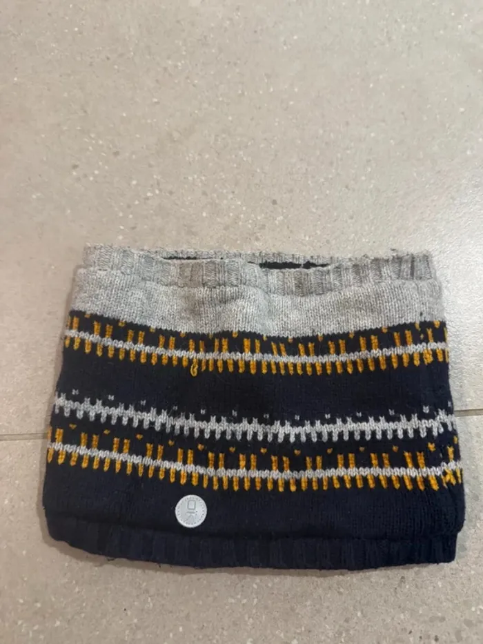 Cache cou okaidi pour enfant, très bon état