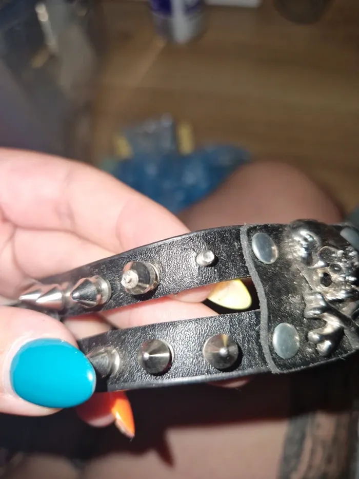 Bracelet avec pique et tête de mort - photo numéro 2