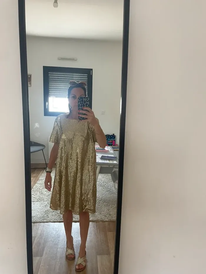 Robe neuve doré XS - photo numéro 2