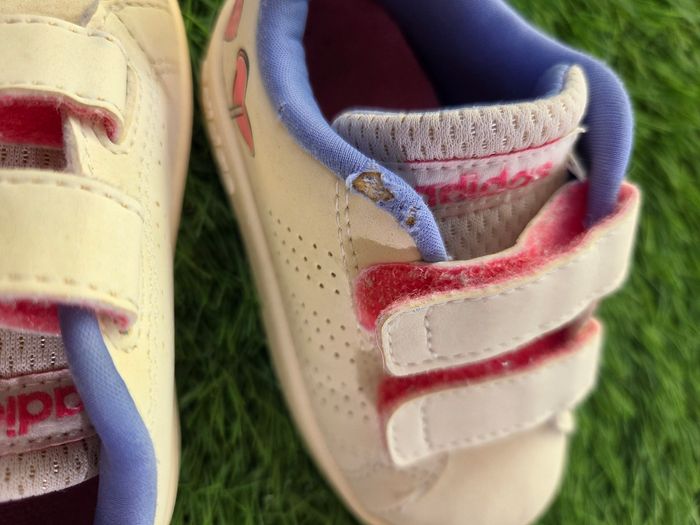 Basket Adidas taille 22 - photo numéro 2