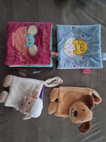 Lot 4 livres tissu pour bébé 