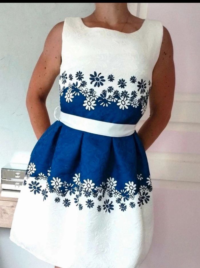 Robe  blanc  bleu  fleuri  cérémonie  -  Miss  One  -  M =  XS actuel -  Neuve