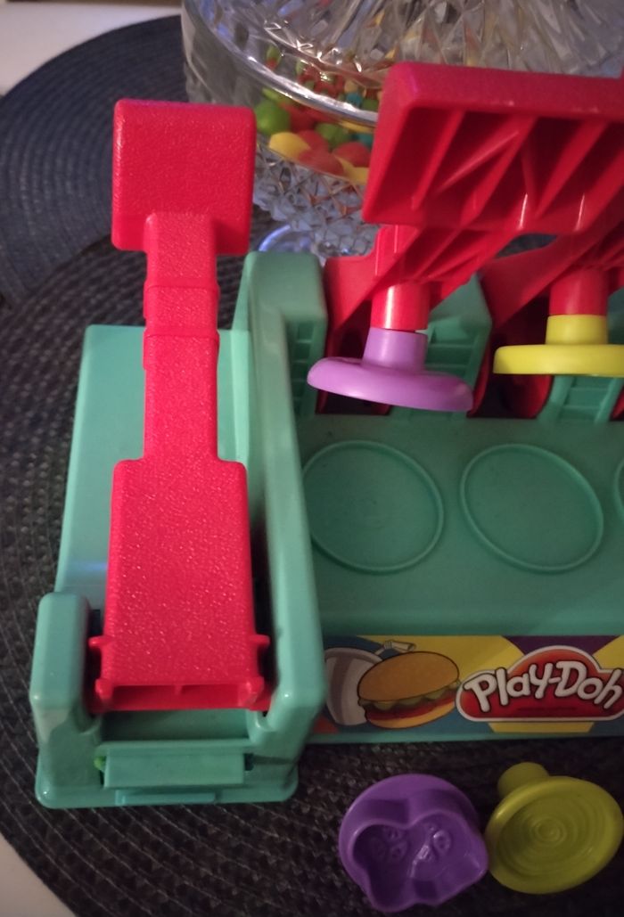 Lot Machine à burgers pâtes à modeler "Hasbro Play doh" + moules animaux et formes différentes comme neuf - photo numéro 5