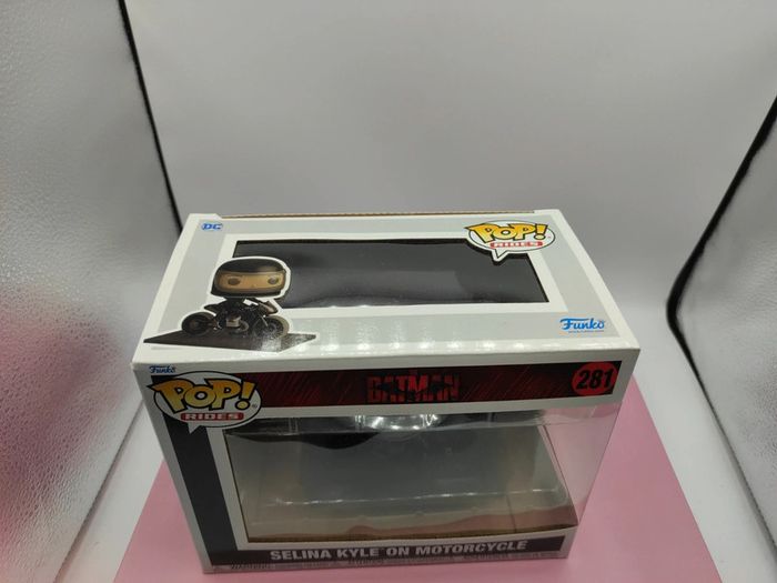 figurine funko pop rides the batman selina kyle on motorcycle - photo numéro 6