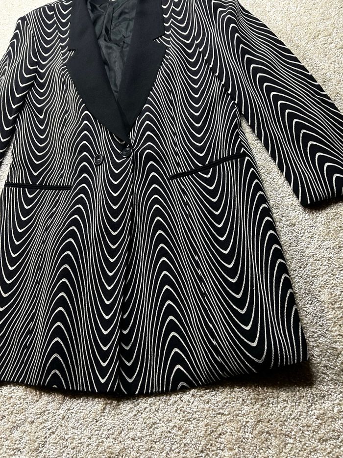 🖤🤍 BLAZER LONG ZÉBRÉ – TAILLE 38 FEMME – VINTAGE & ULTRA CLASSE 🤍🖤 - photo numéro 2