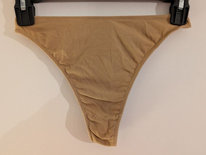 Joli string Etam camel