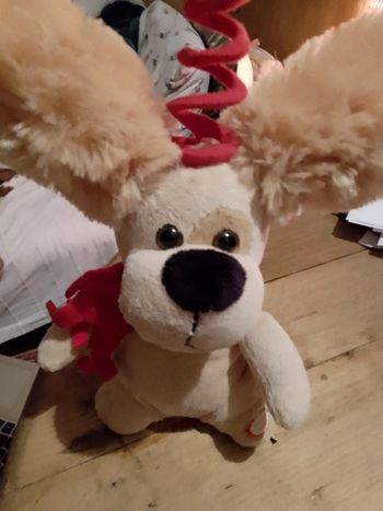Peluche chien à oreilles mobiles