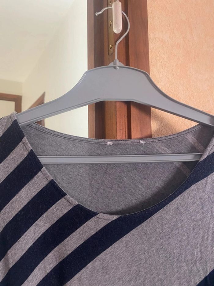 TEE shirt femme à rayure taille 38 très bon etat - photo numéro 3