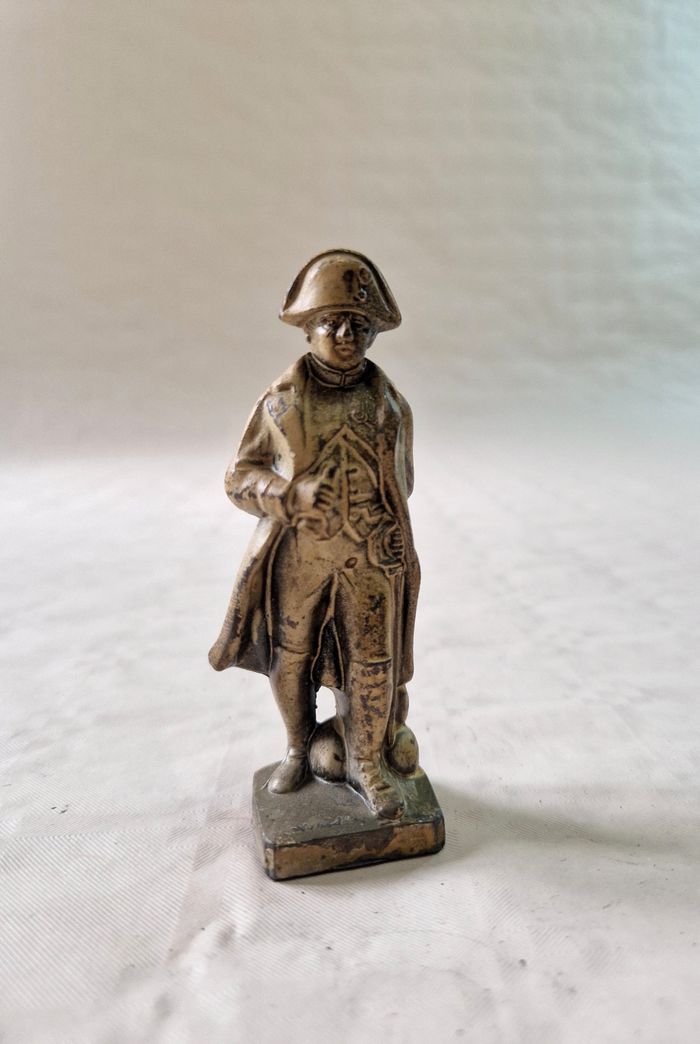 Figurine  / statuette  , empereur Napoléon