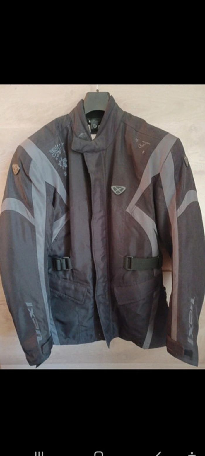 Superbe blouson de moto femme taille 38/40 ixon état impeccable