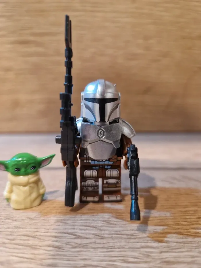 Figurine type lego Mandalorian avec bébé Yoda Grogu star wars - photo numéro 2