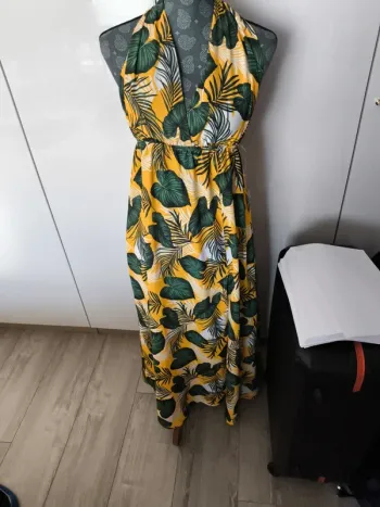 Robe longue avec fente devant
