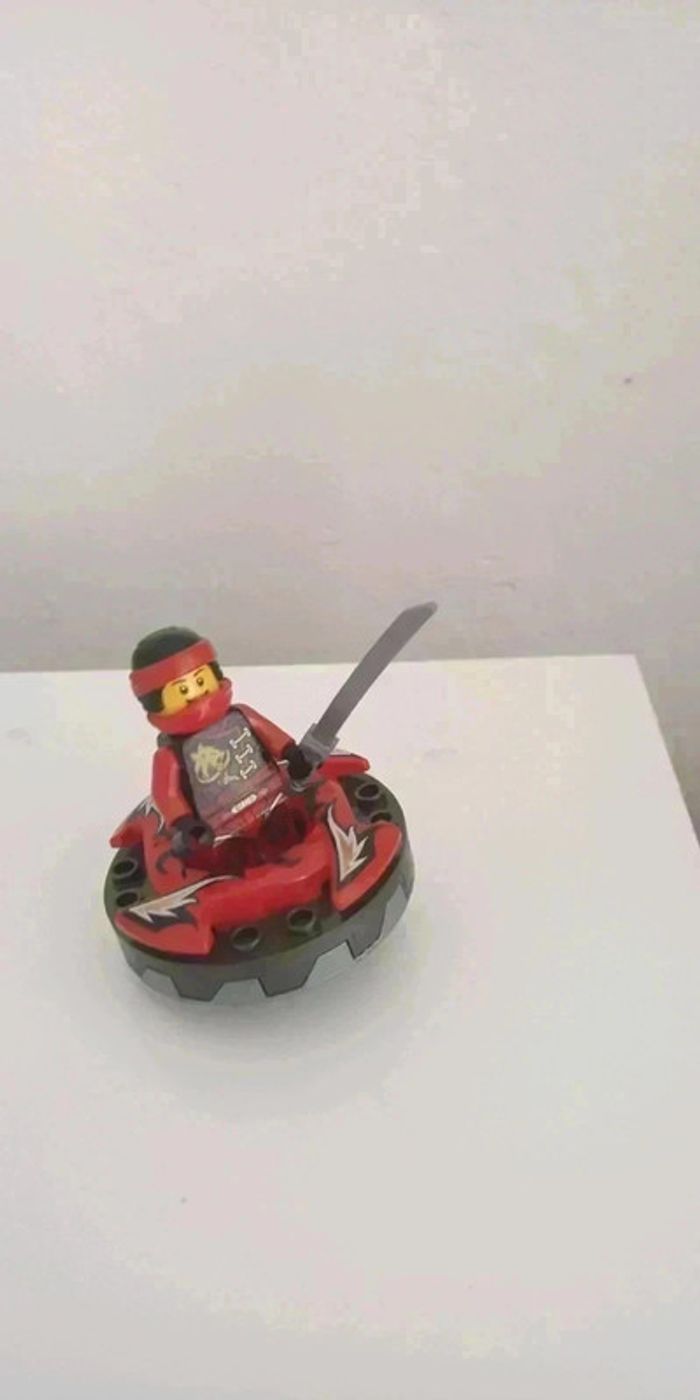 Lego figurine Ninjago avec toupie Lego - photo numéro 4