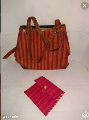 Sac et pochettes neuves