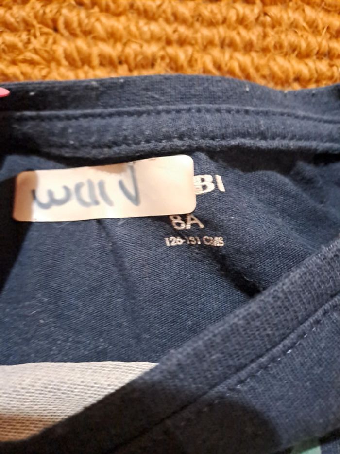 Tee-shirt manches longues Noël fiat 500 rouge renne sapin bleu matin kiabi 8 ans - photo numéro 3