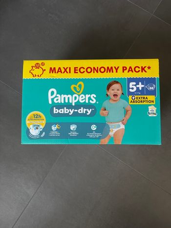 Couches Pampers taille 5+