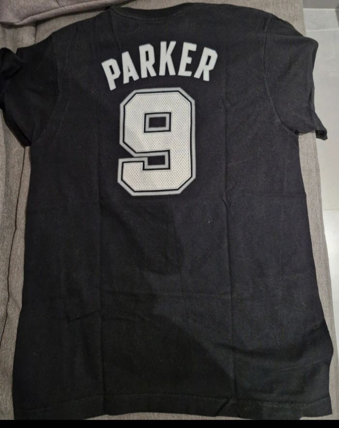 Tee-shirt basket