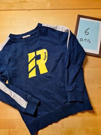 T-shirt manches longues pour garçon taille 6 ans Marque ovs très bon état