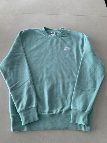 Pull Nike taille S très peu porté en parfait état